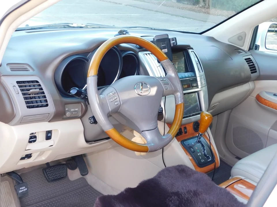 2005 Lexus RX 2nd Gen - Image 3 of 11