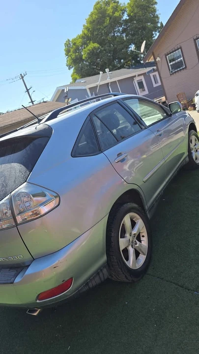 2005 Lexus RX 2nd Gen - Image 4 of 18
