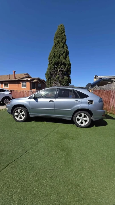2005 Lexus RX 2nd Gen - Image 13 of 18