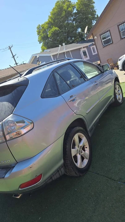 2005 Lexus RX 2nd Gen - Image 5 of 18