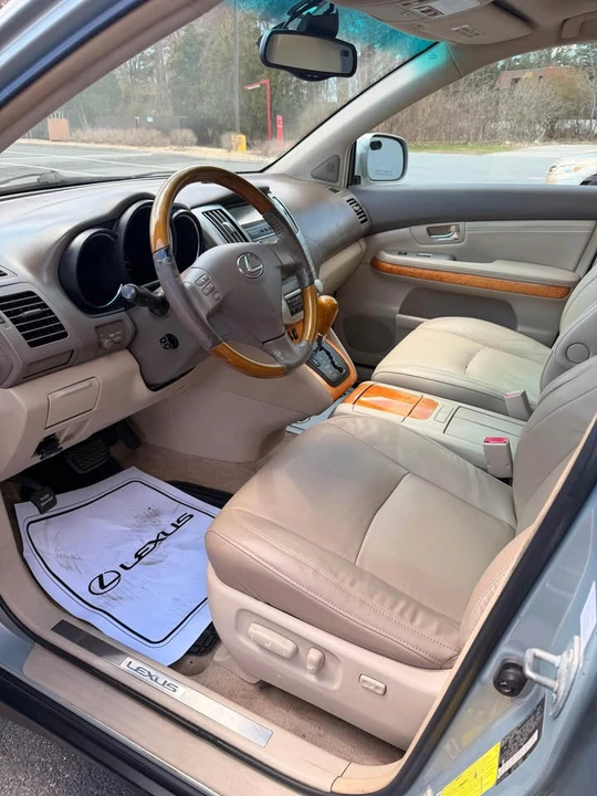 2005 Lexus RX 2nd Gen - Image 9 of 12