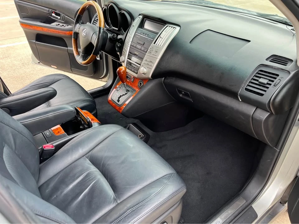2005 Lexus RX 2nd Gen - Image 16 of 19