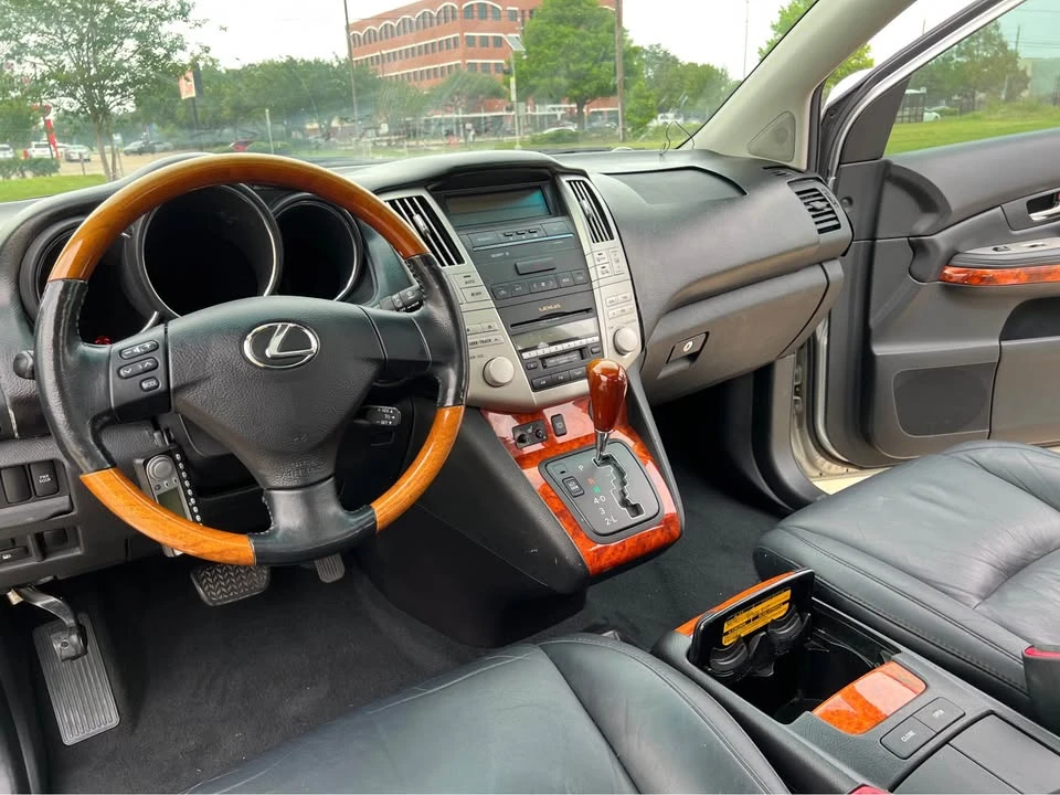 2005 Lexus RX 2nd Gen - Image 8 of 19