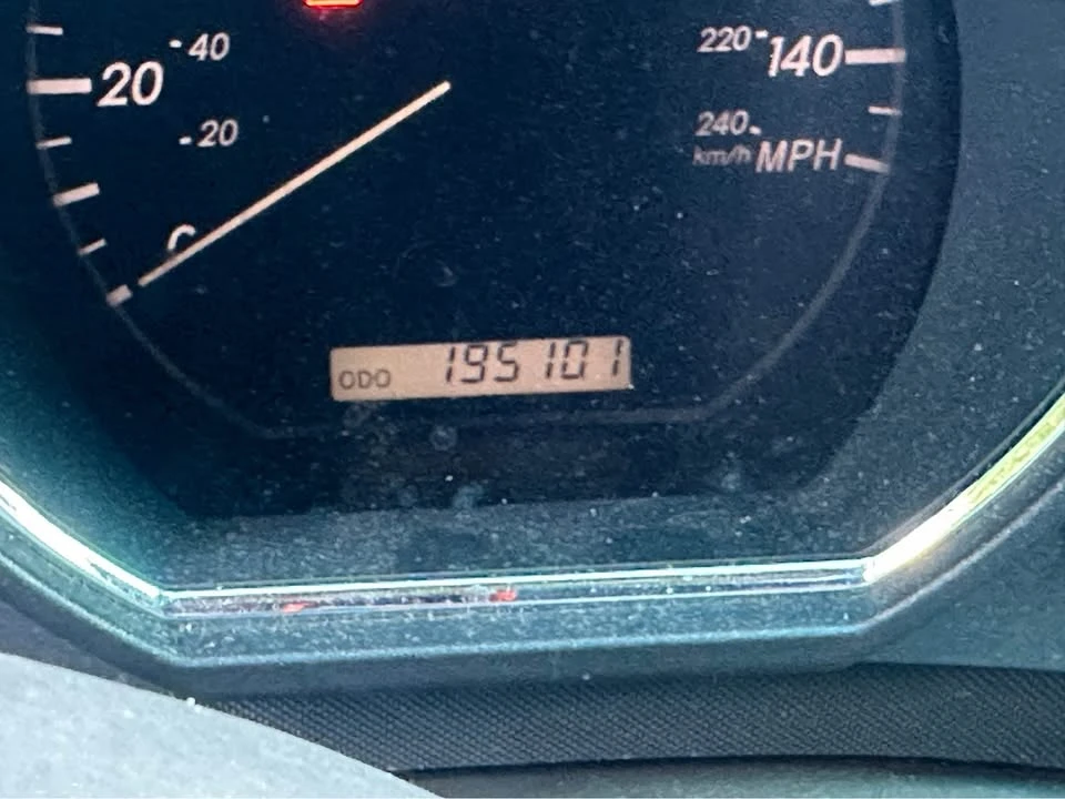 2005 Lexus RX 2nd Gen - Image 9 of 10