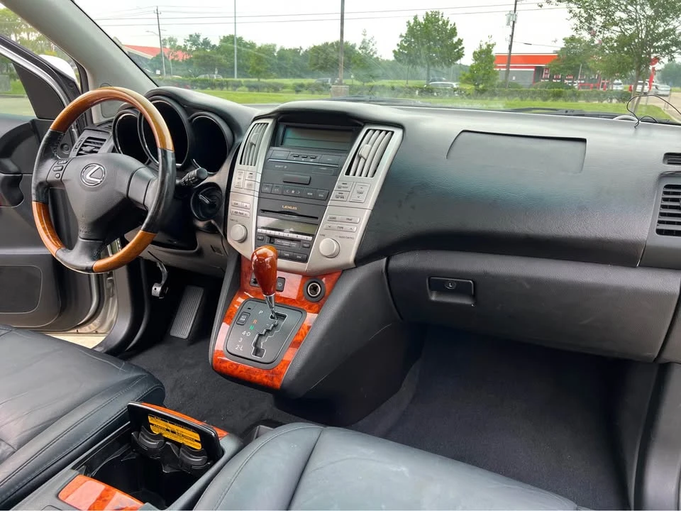 2005 Lexus RX 2nd Gen - Image 10 of 19
