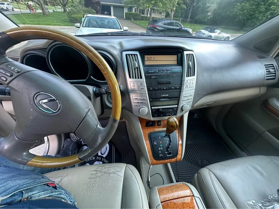 2005 Lexus RX 2nd Gen - Image 4 of 10