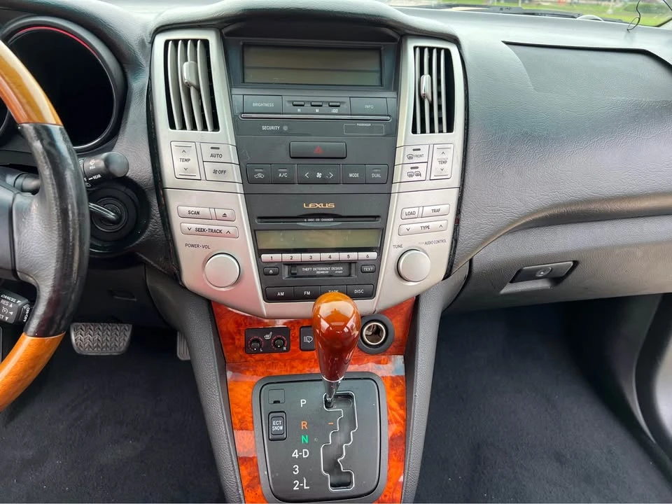 2005 Lexus RX 2nd Gen - Image 12 of 19