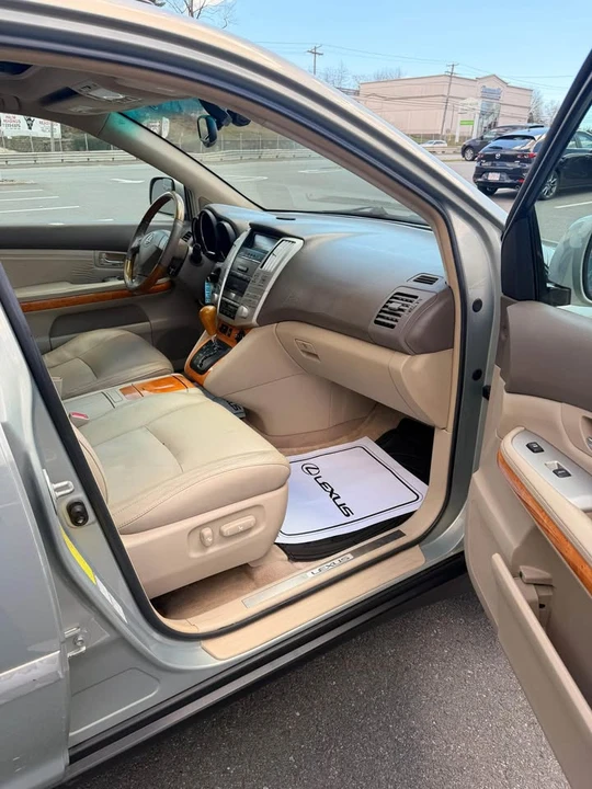 2005 Lexus RX 2nd Gen - Image 2 of 12
