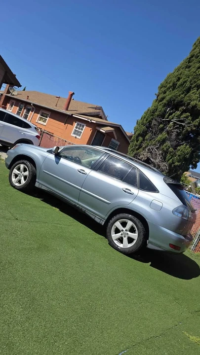 2005 Lexus RX 2nd Gen - Image 2 of 18