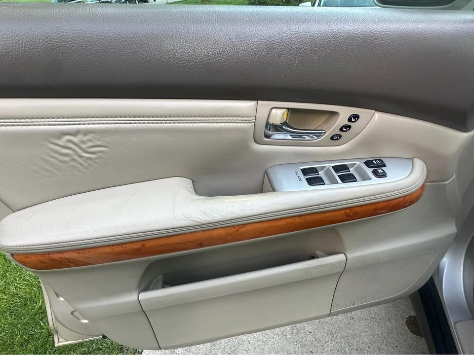 2005 Lexus RX 2nd Gen - Image 5 of 10