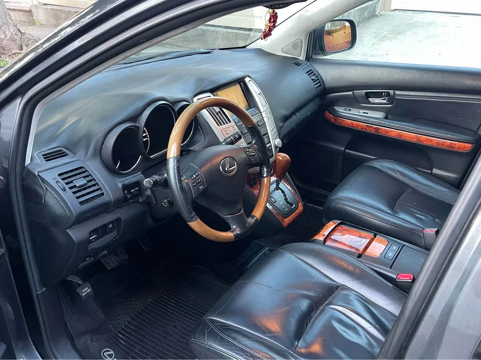 2005 Lexus RX 2nd Gen - Image 10 of 20