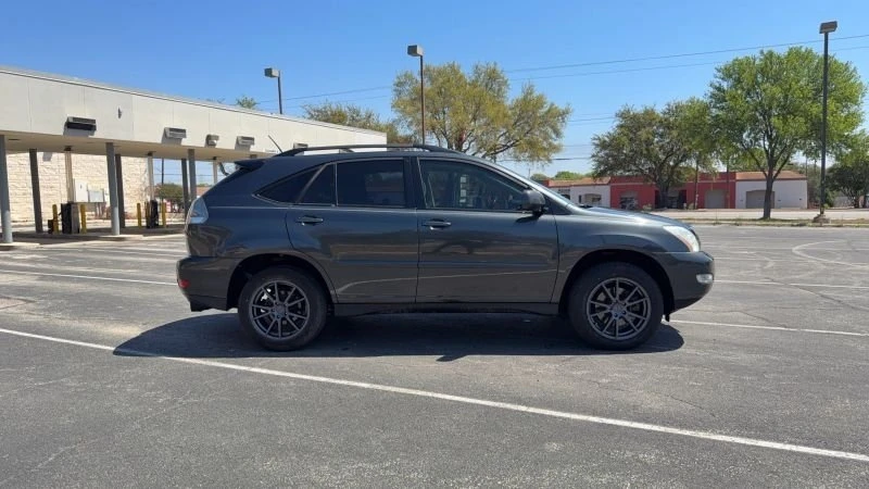 2005 Lexus RX 2nd Gen - Image 8 of 10