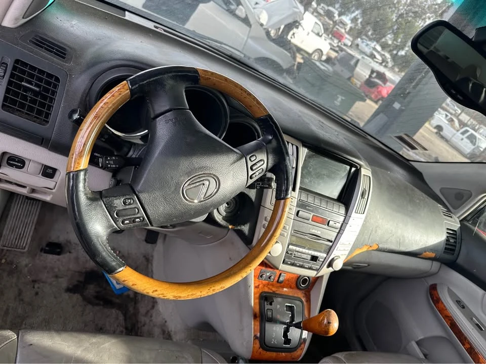 2005 Lexus RX 2nd Gen - Image 10 of 10