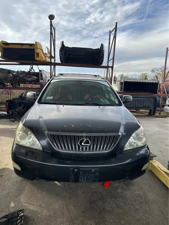 2005 Lexus RX 2nd Gen - Image 2 of 10