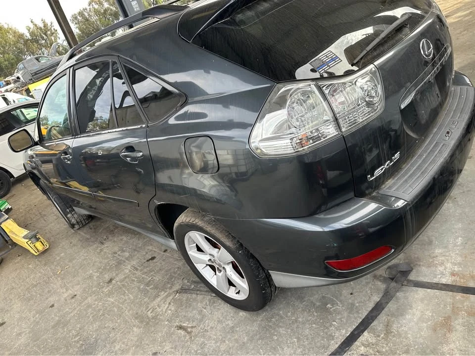 2005 Lexus RX 2nd Gen - Image 5 of 10