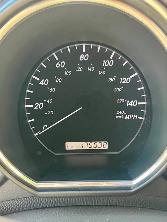 2005 Lexus RX 2nd Gen - Image 3 of 10