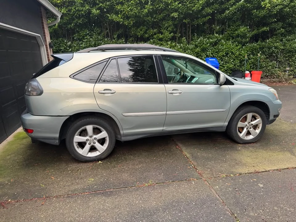 2005 Lexus RX 2nd Gen - Image 2 of 8