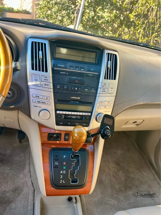 2005 Lexus RX 2nd Gen - Image 4 of 10