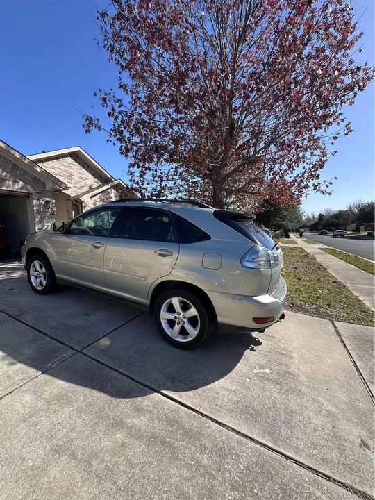 2005 Lexus RX 2nd Gen - Image 2 of 3