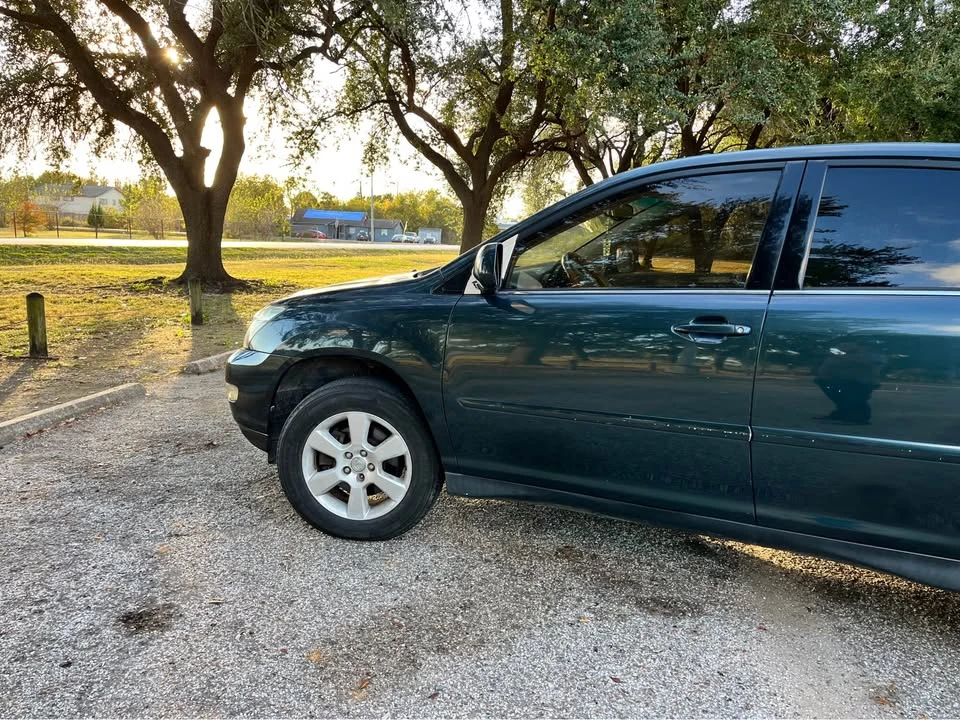 2005 Lexus RX 2nd Gen - Image 4 of 5