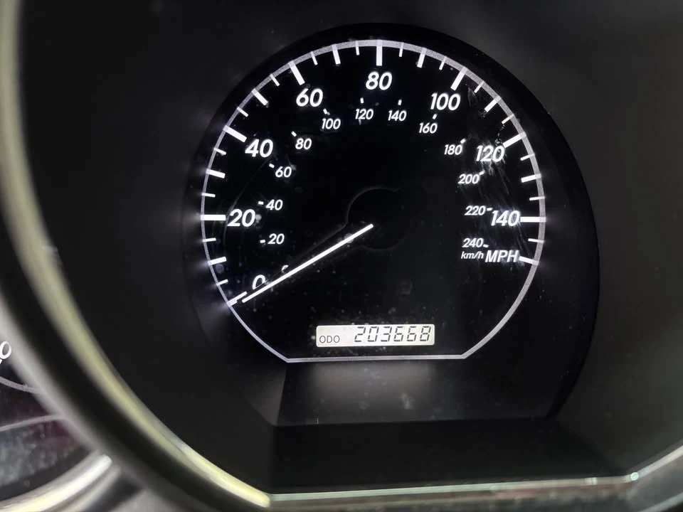 2005 Lexus RX 2nd Gen - Image 2 of 5