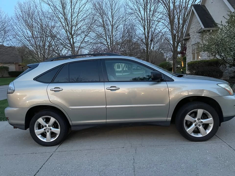 2005 Lexus RX 2nd Gen - Image 2 of 2