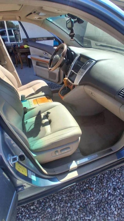 2005 Lexus RX 2nd Gen - Image 6 of 9