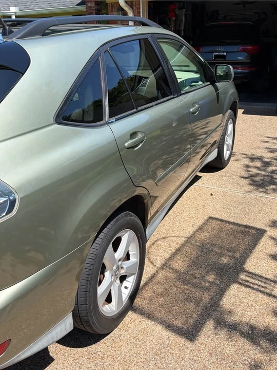 2005 Lexus RX 2nd Gen - Image 2 of 10
