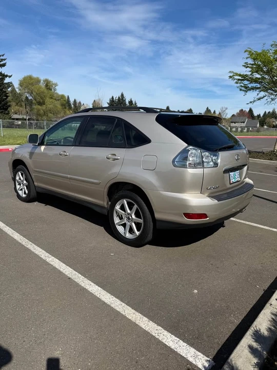 2005 Lexus RX 2nd Gen - Image 5 of 16