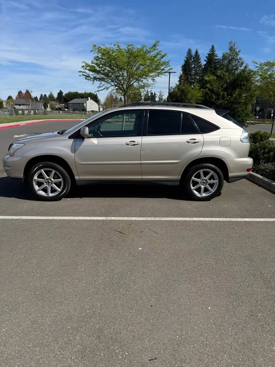 2005 Lexus RX 2nd Gen - Image 3 of 16