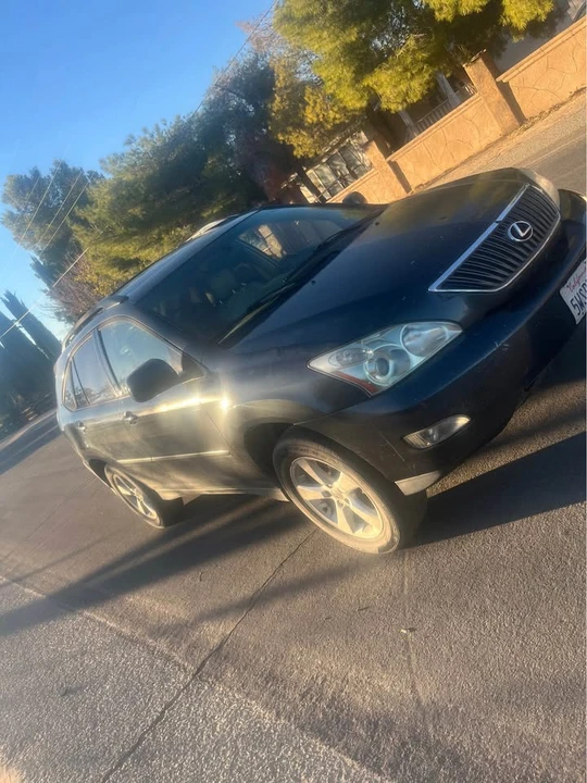 2005 Lexus RX 2nd Gen - Image 2 of 8