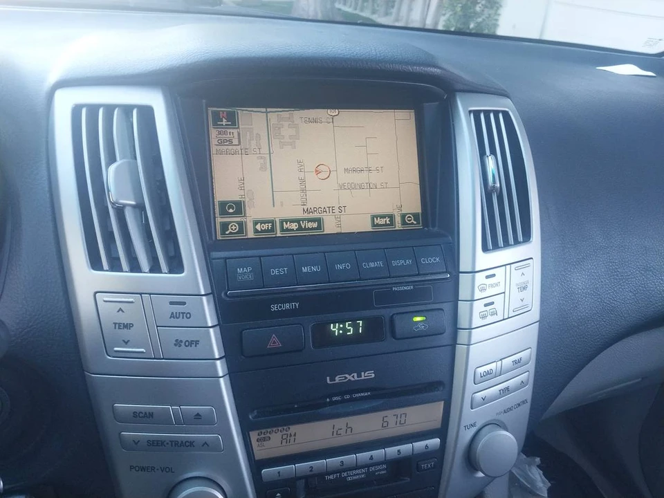 2005 Lexus RX 2nd Gen - Image 12 of 14