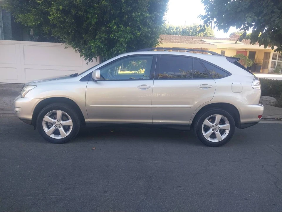 2005 Lexus RX 2nd Gen - Image 2 of 14