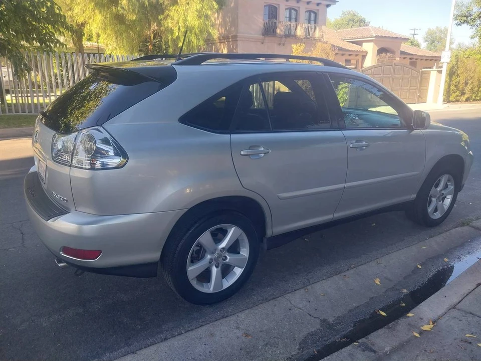 2005 Lexus RX 2nd Gen - Image 5 of 14
