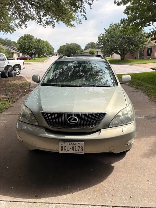 2005 Lexus RX 2nd Gen - Image 2 of 8