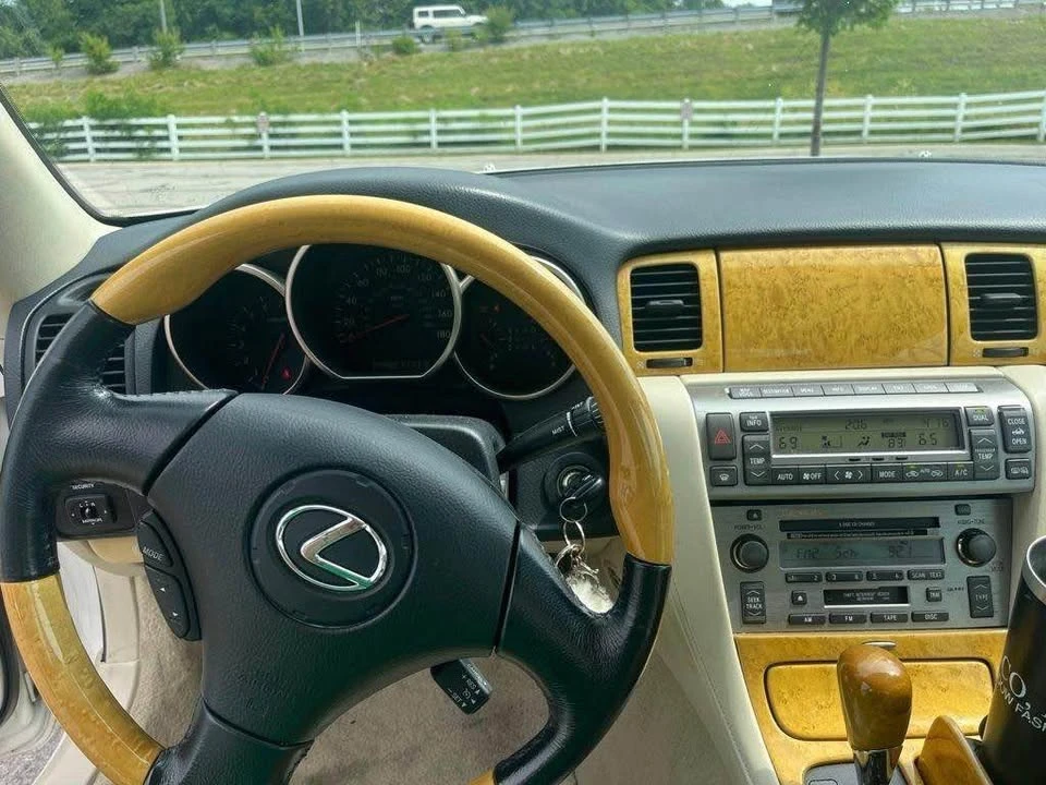 2005 Lexus SC430 - Image 3 of 9