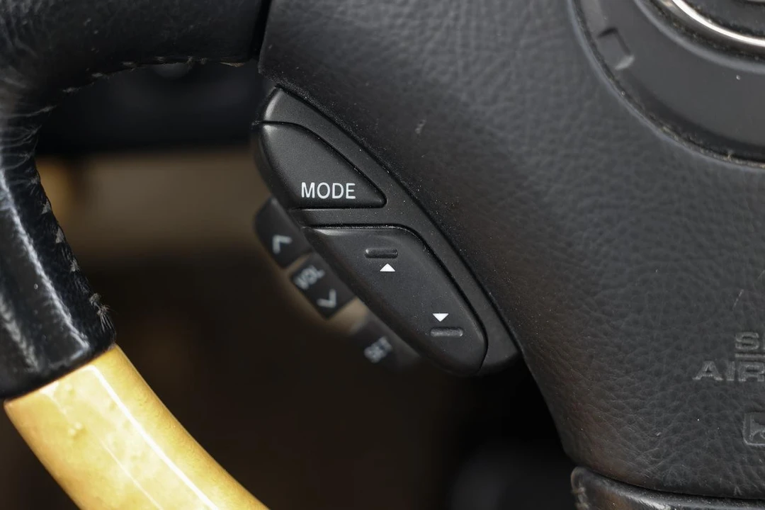 2005 Lexus SC430 - Image 25 of 31
