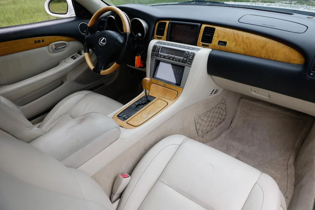 2005 Lexus SC430 - Image 18 of 31