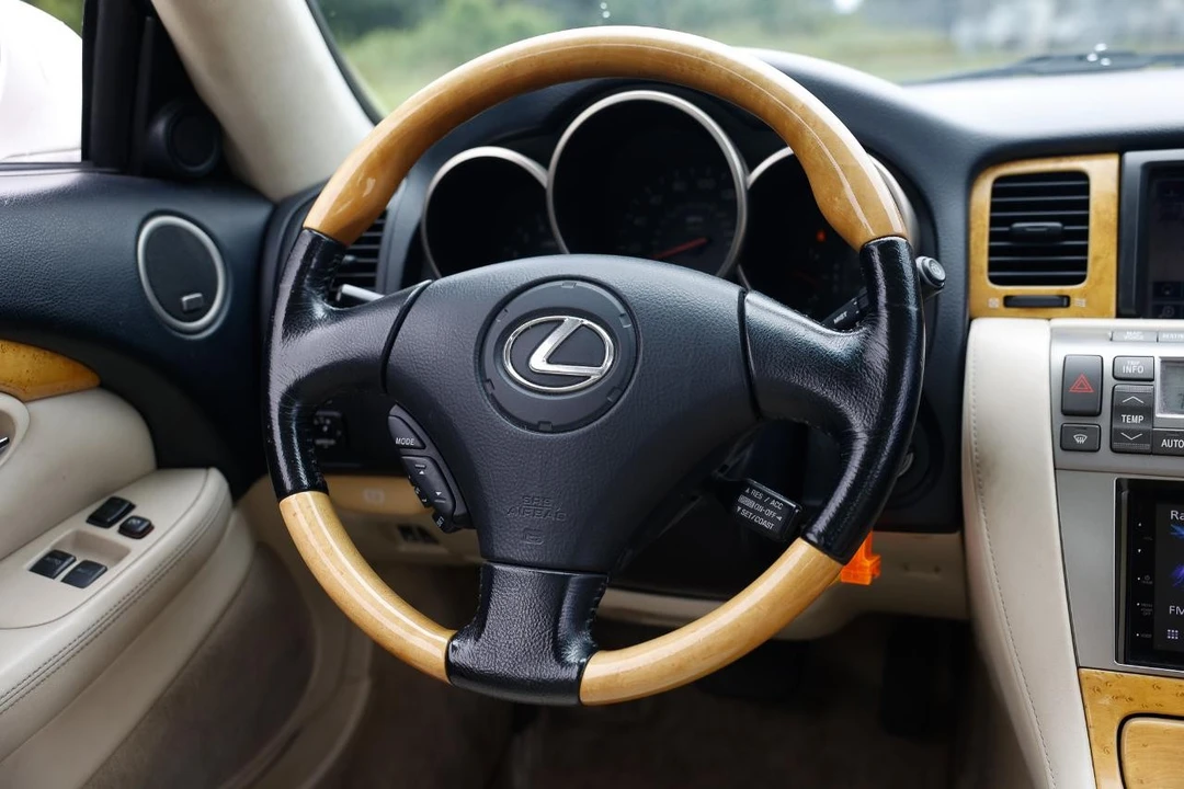 2005 Lexus SC430 - Image 26 of 31