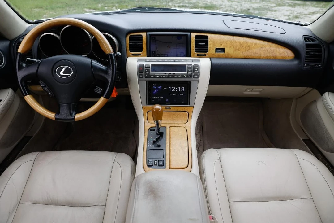 2005 Lexus SC430 - Image 2 of 31