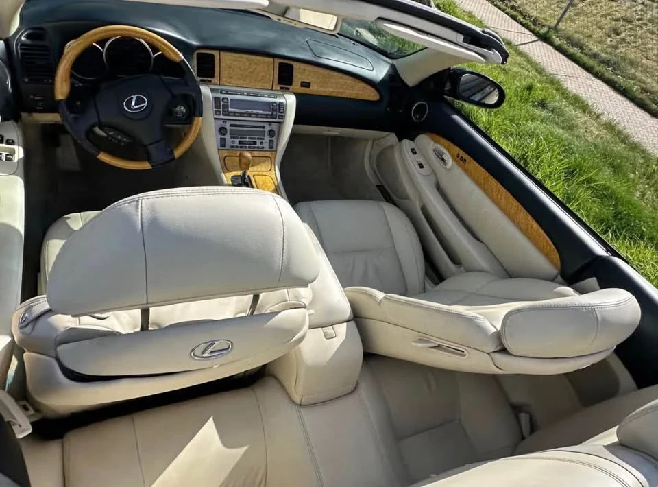 2005 Lexus SC430 - Image 8 of 9