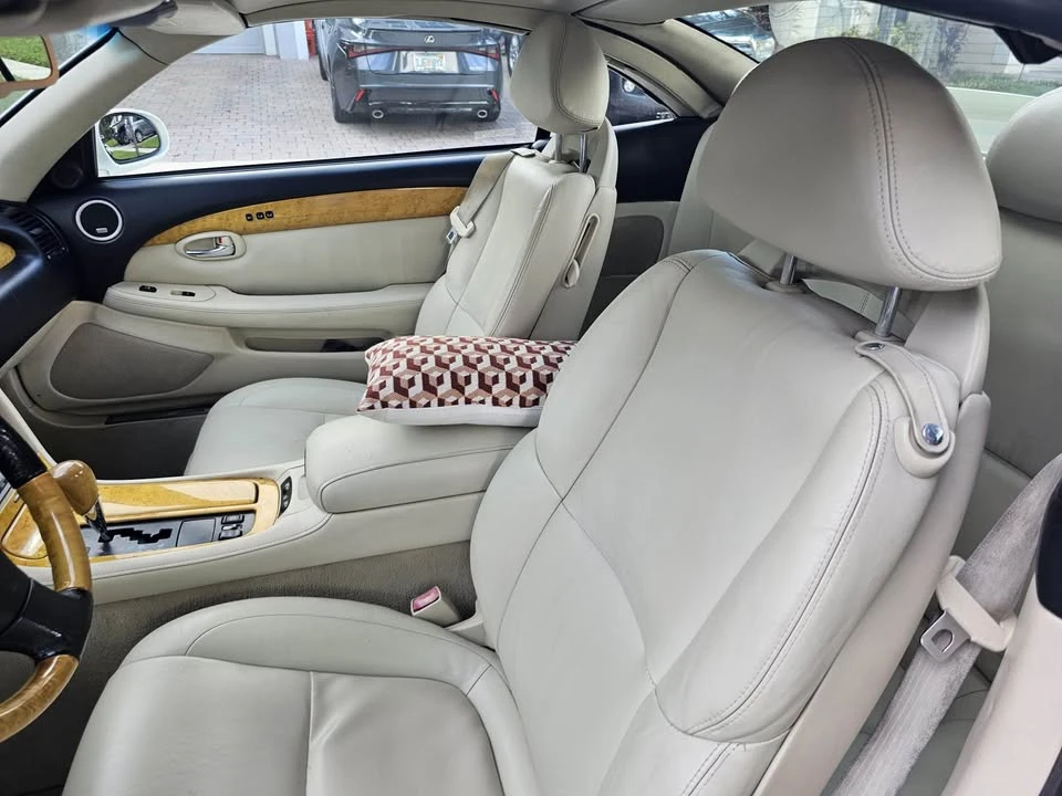 2005 Lexus SC430 - Image 12 of 15