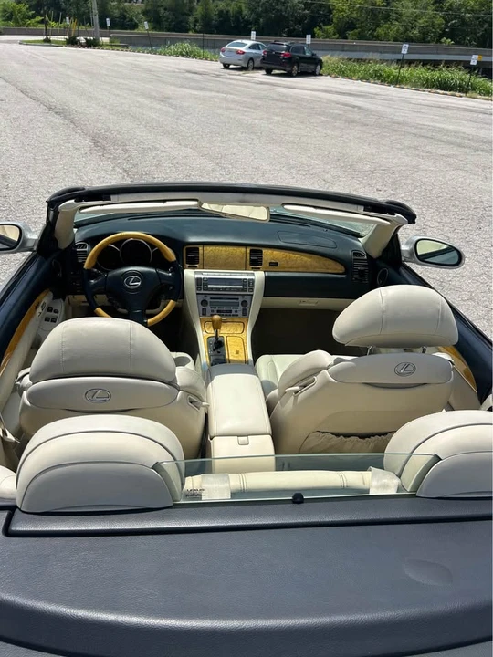 2005 Lexus SC430 - Image 9 of 13