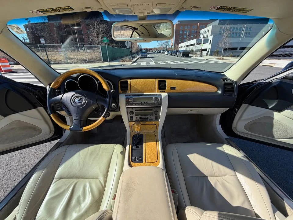 2005 Lexus SC430 - Image 10 of 15