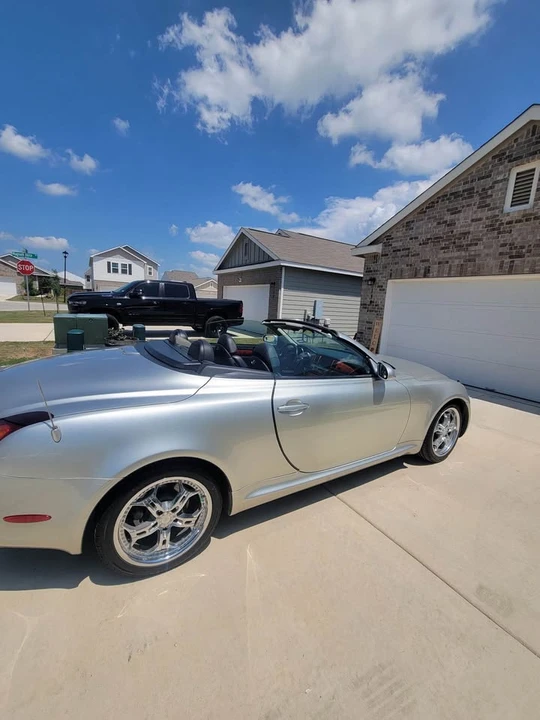 2005 Lexus SC430 - Image 2 of 10