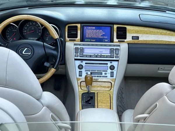 2005 Lexus SC430 - Image 10 of 21