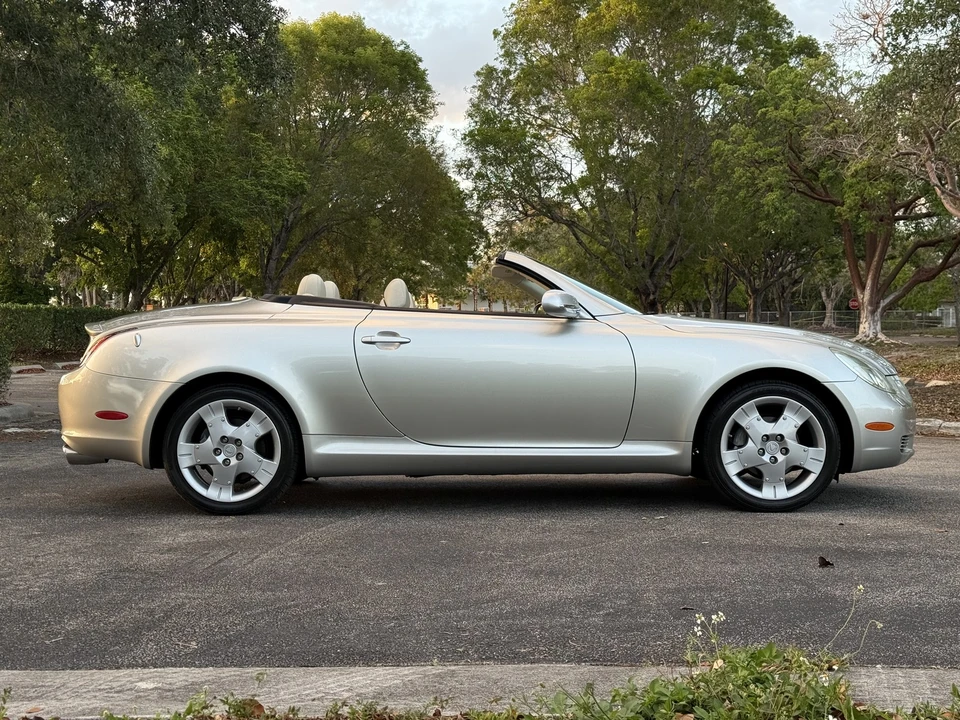 2005 Lexus SC430 - Image 10 of 31