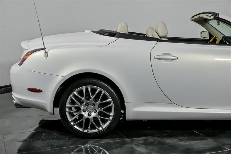2005 Lexus SC430 - Image 11 of 21