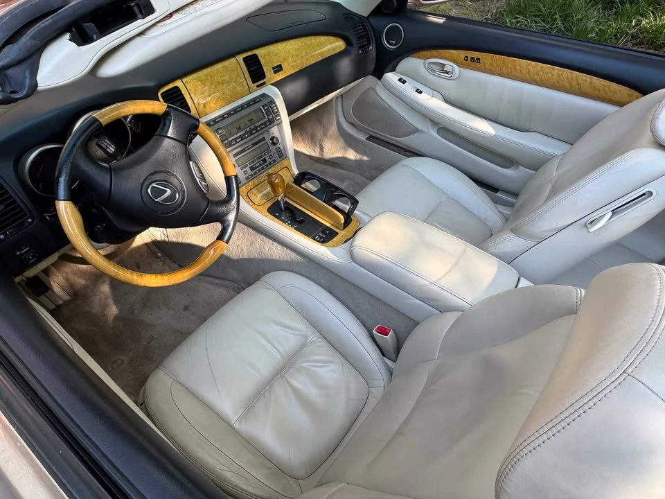 2005 Lexus SC430 - Image 4 of 5