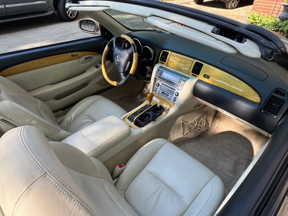 2005 Lexus SC430 - Image 3 of 5